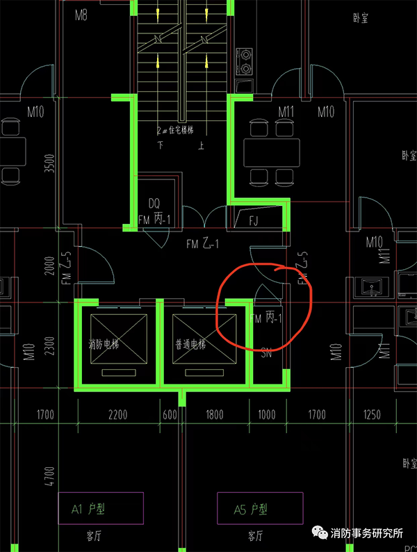 防火门、防火窗在关闭后应具有烟密闭的性能？